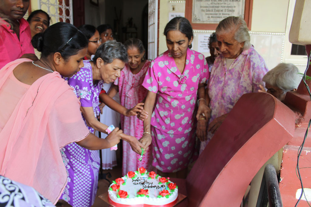 Oldage Home Visit - old-age-home-4